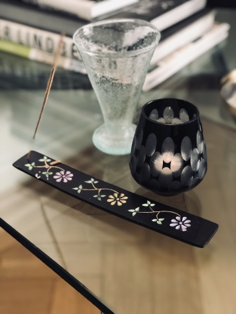  Räucherstäbchenhalter mit Blumen 