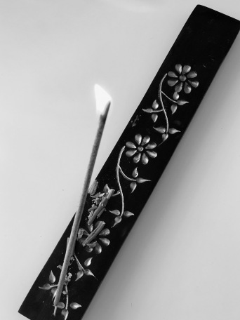  Räucherstäbchenhalter mit Blumen 