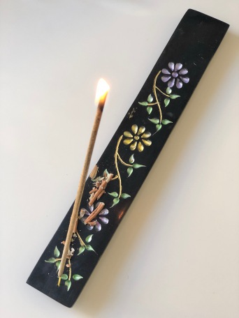  Räucherstäbchenhalter mit Blumen 