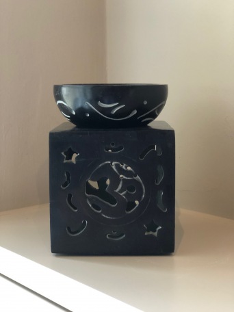  Duftlampe aus schwarzem Speckstein