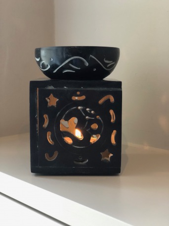  Duftlampe aus schwarzem Speckstein